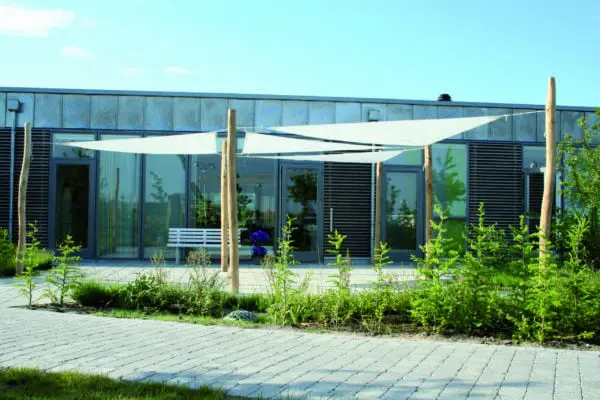 Pe trekantseil 3x3x3x3x3 m off-white inkl. beslag. - Bilde 3