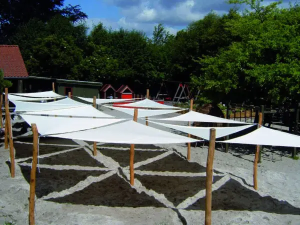 Pe trekantseil 3x3x3x3x3 m off-white inkl. beslag. - Bilde 4