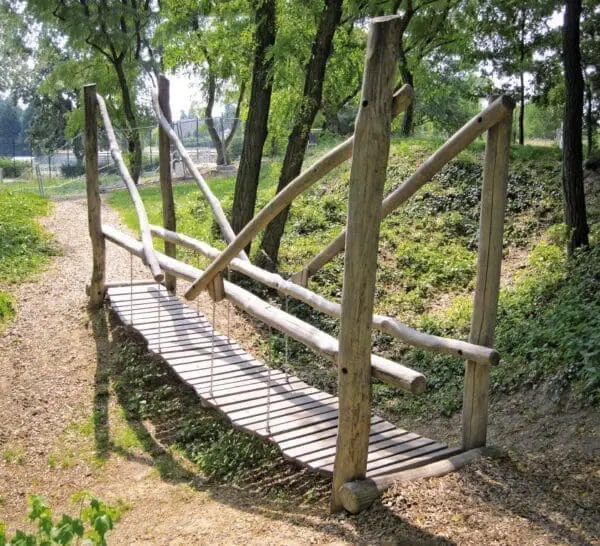 Hengebroen i skogen - Bilde 2
